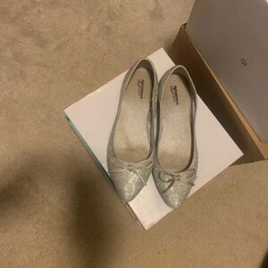 Arizona Love Silver Glitter Flats